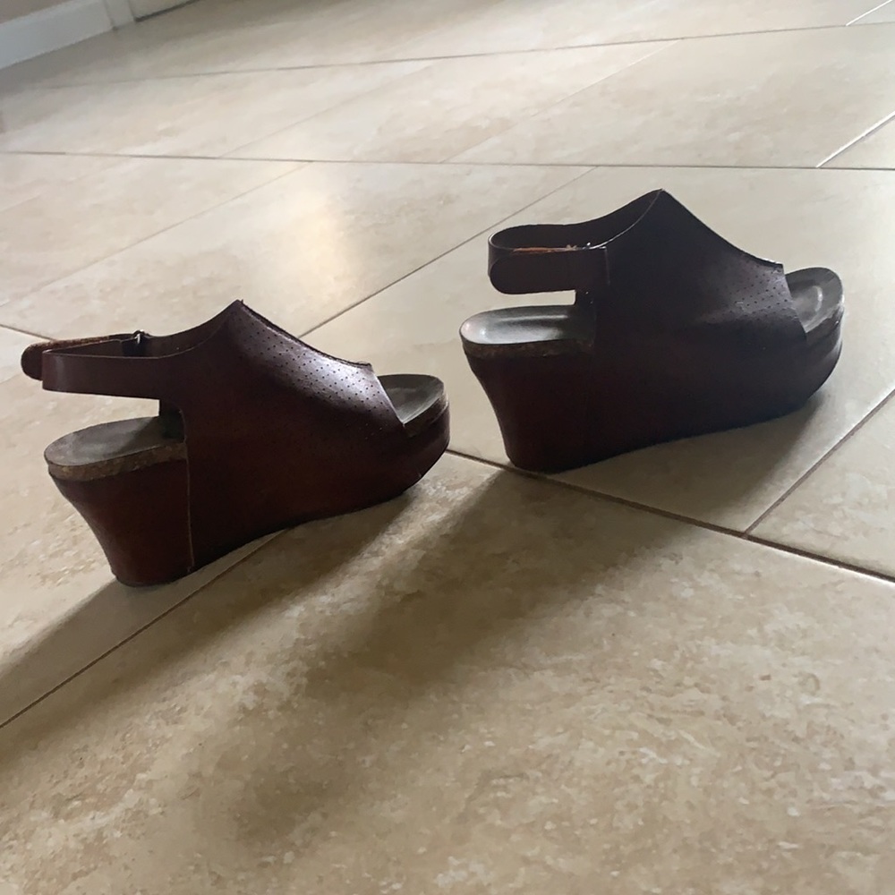 Brown leather wedge shoe Size 7 - Picture 3 of 8